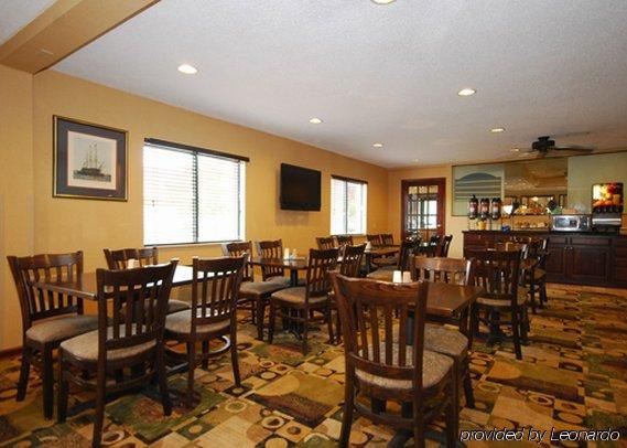 Quality Inn Parkersburg North-Vienna Restaurant photo